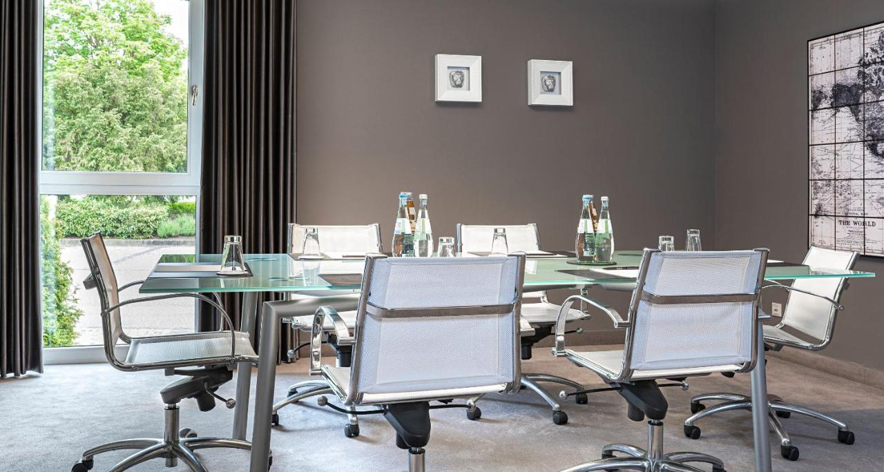 Victor'S Residenz-Hotel Schloss Berg Nennig Exteriör bild Meeting room