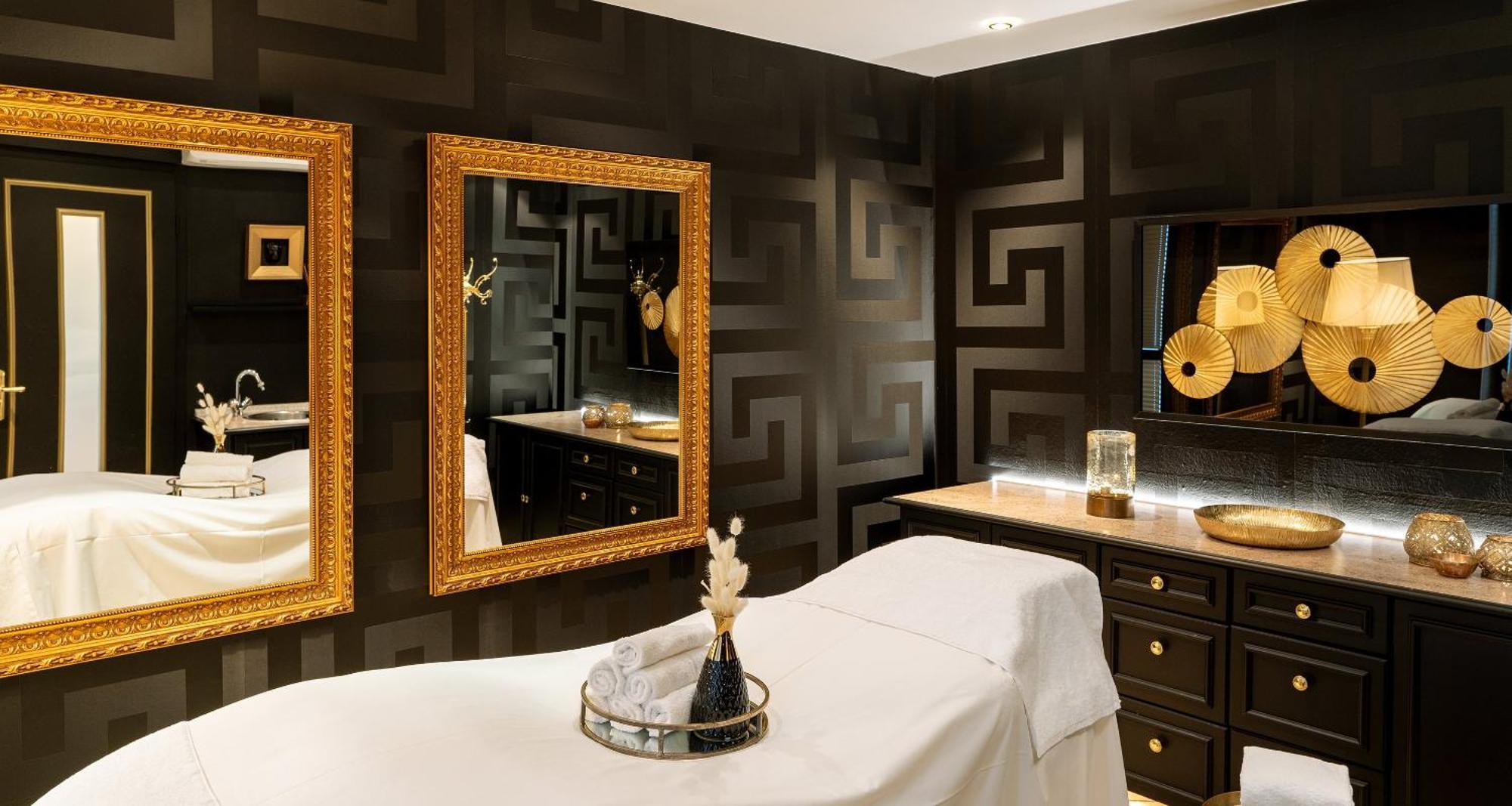 Victor'S Residenz-Hotel Schloss Berg Nennig Exteriör bild A treatment room at the Four Seasons Spa