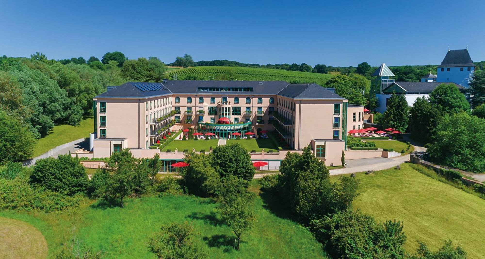 Victor'S Residenz-Hotel Schloss Berg Nennig Exteriör bild Aerial view of the campus