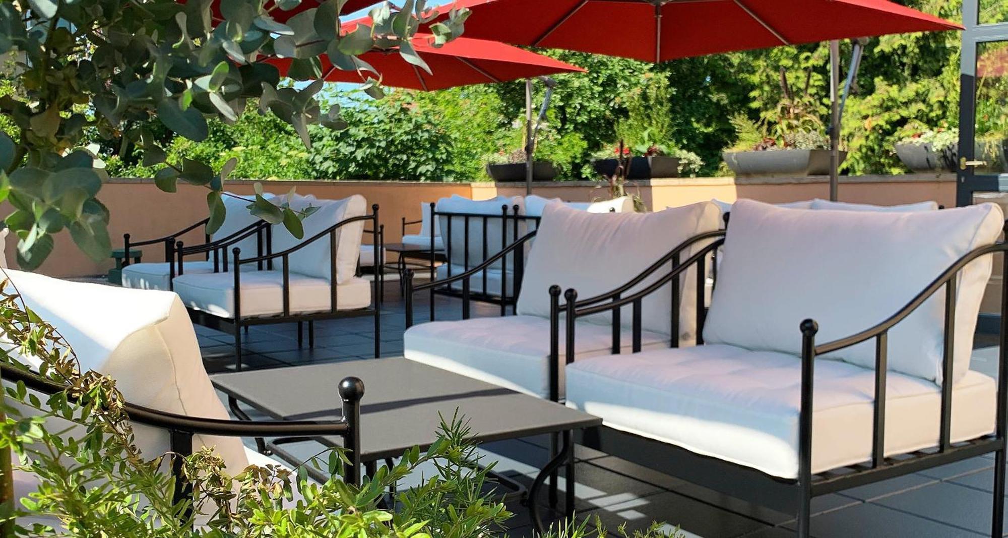 Victor'S Residenz-Hotel Schloss Berg Nennig Exteriör bild The patio at the Hotel Valley Ho