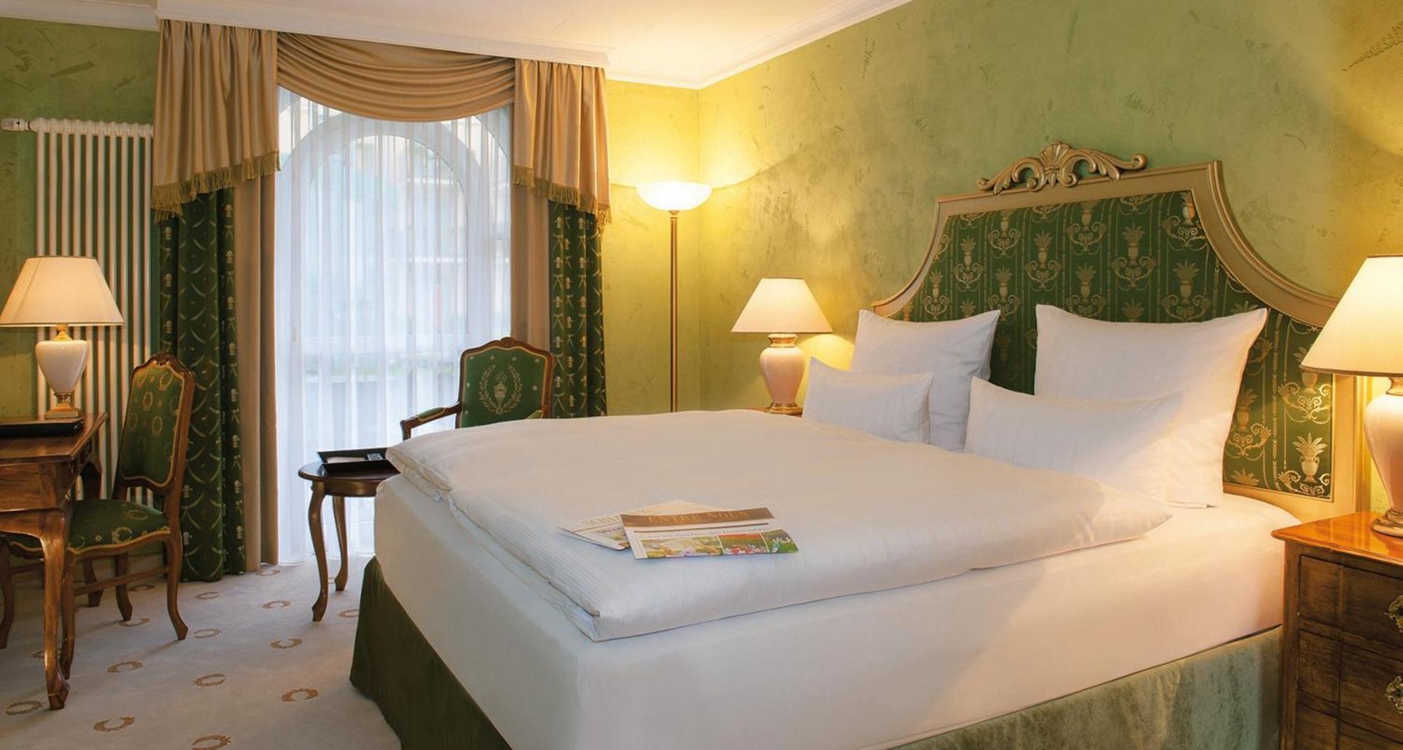 Victor'S Residenz-Hotel Schloss Berg Nennig Rum bild A room at the hotel