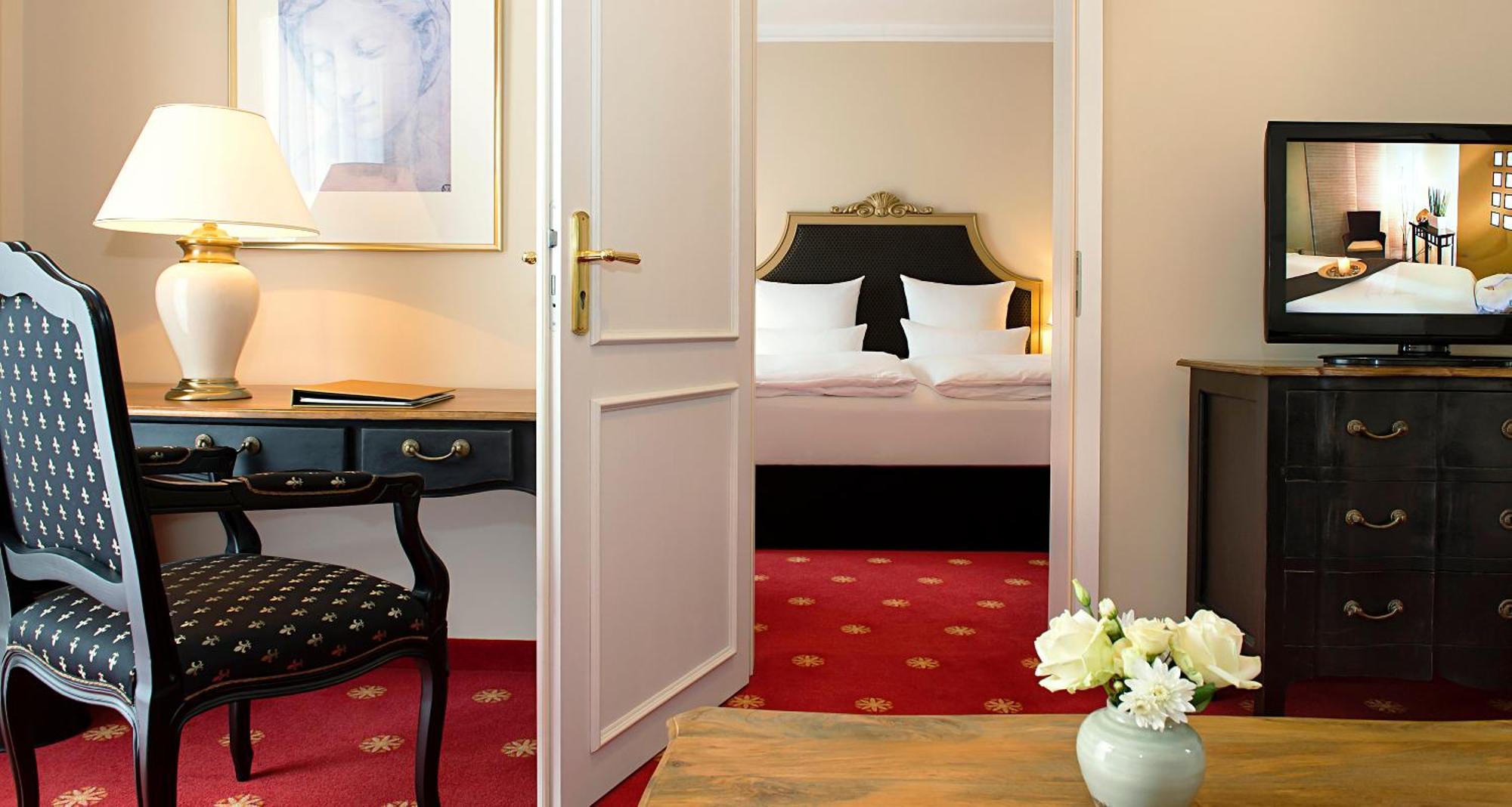 Victor'S Residenz-Hotel Schloss Berg Nennig Rum bild A suite at the Hotel de France