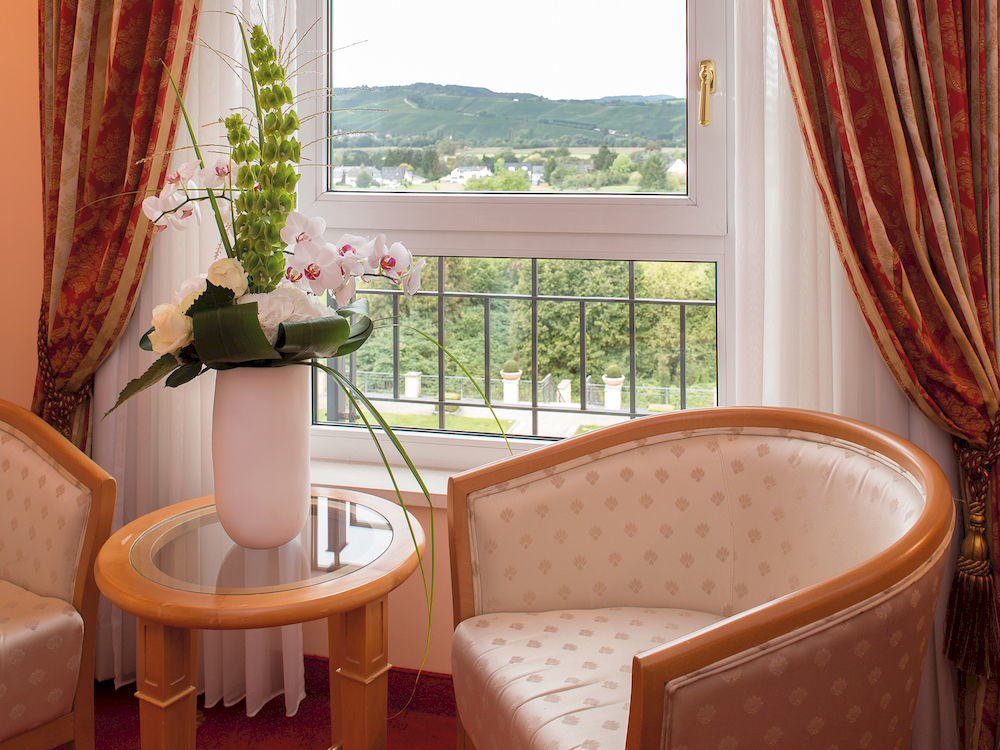 Victor'S Residenz-Hotel Schloss Berg Nennig Exteriör bild A room at the Hotel
