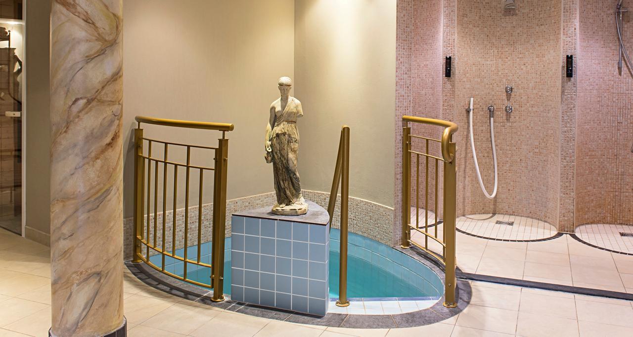 Victor'S Residenz-Hotel Schloss Berg Nennig Rum bild A modern spa